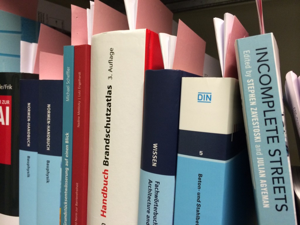 Frisch eingetroffene Bücher für die Bibliothek